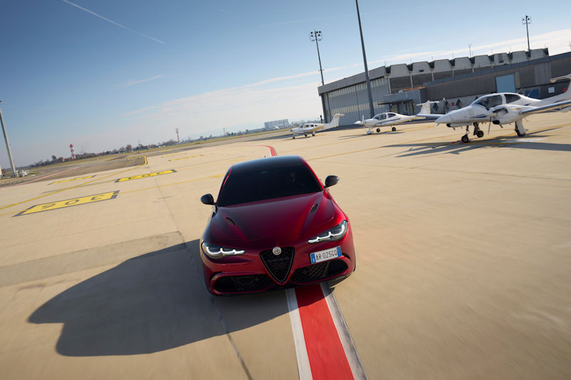 Alfa Romeo Giulia Quadrifoglio  [2026]